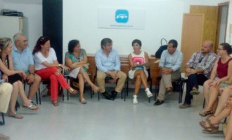 Reunión de la diputada autonómica con alcaldes y portavoces de la comarca